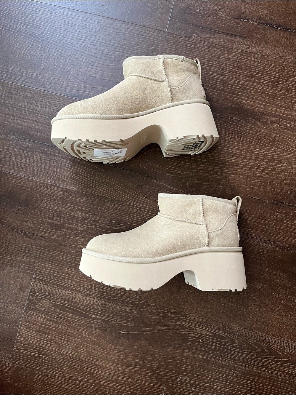 Brand New UGG classic ultra mini new heights platform boots size 9